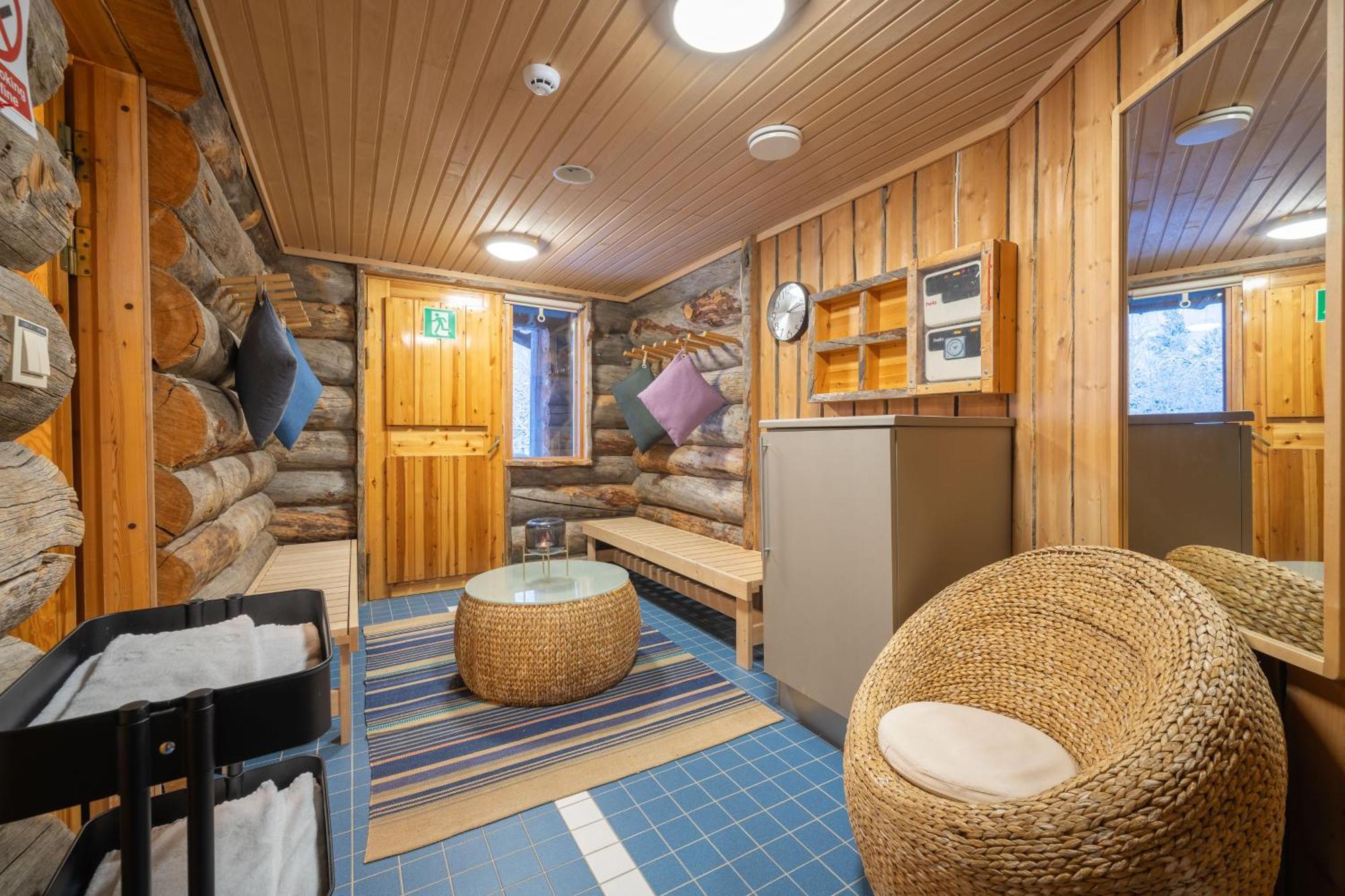 Kuukkeli Log Teerenpesae Guest house