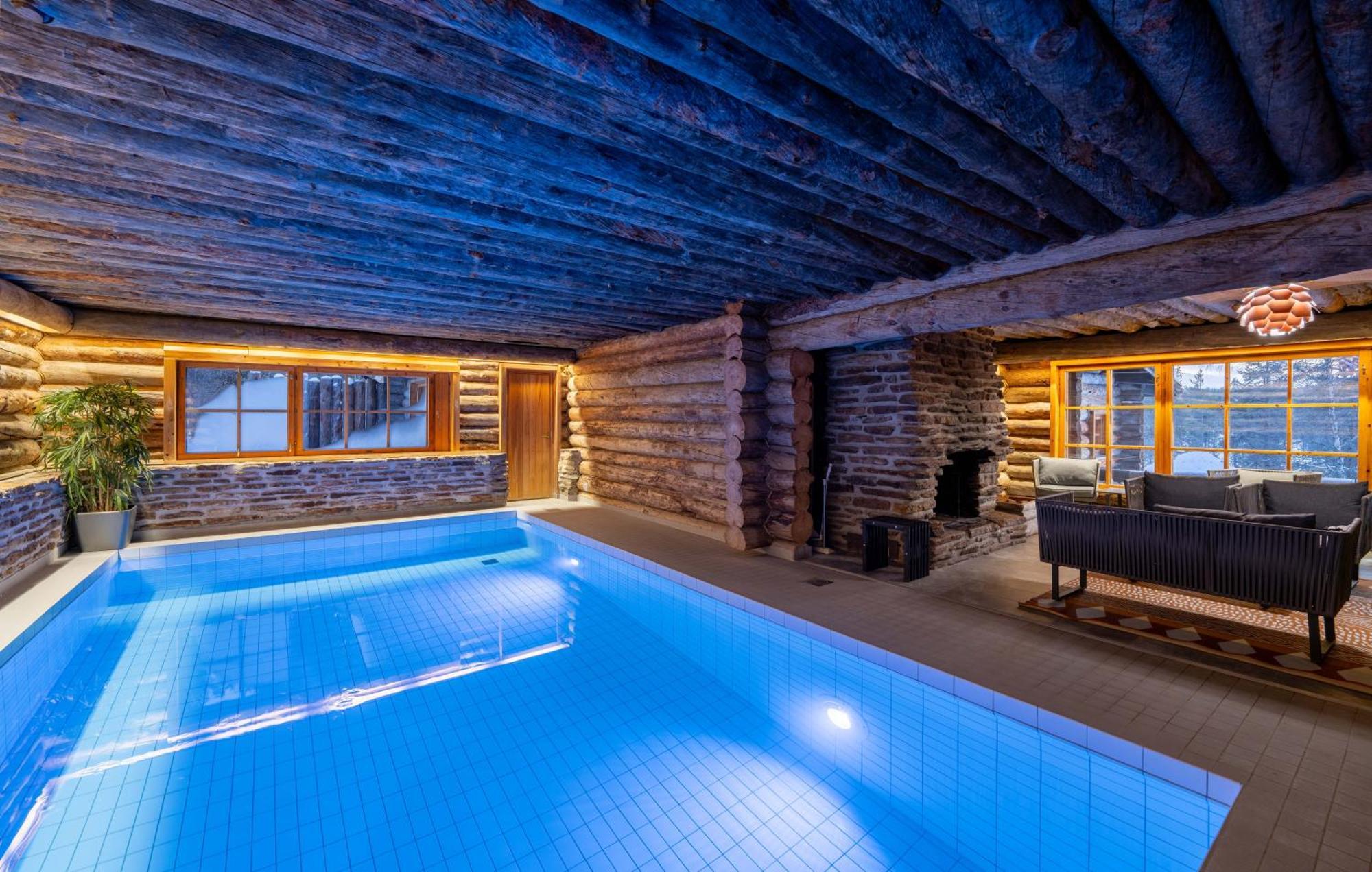 Kuukkeli Log Teerenpesae Guest house Saariselka